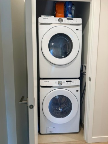 5101-2108 Gilmore Avenue, Burnaby, BC - Indoor Photo Showing Laundry Room