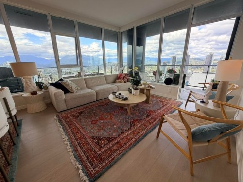 5101-2108 Gilmore Avenue, Burnaby, BC - Indoor Photo Showing Living Room