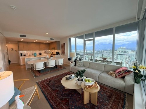 5101-2108 Gilmore Avenue, Burnaby, BC - Indoor Photo Showing Living Room