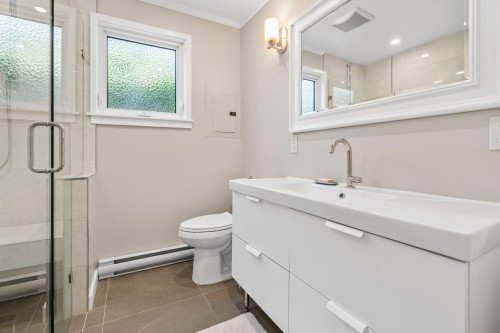 1216 Pinewood Crescent, North Vancouver, BC - Indoor Photo Showing Bathroom