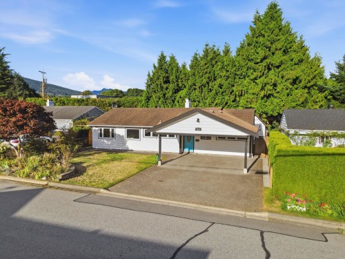 1216 Pinewood Crescent, North Vancouver, BC - Outdoor