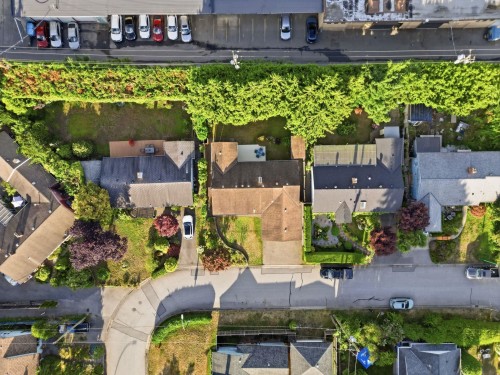 1216 Pinewood Crescent, North Vancouver, BC - Outdoor