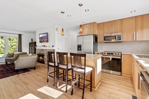 1216 Pinewood Crescent, North Vancouver, BC - Indoor Photo Showing Kitchen With Upgraded Kitchen