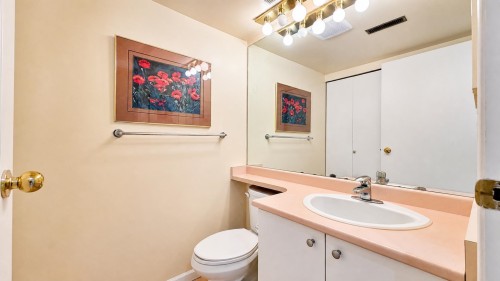 2387 Quayside Court, Vancouver, BC - Indoor Photo Showing Bathroom