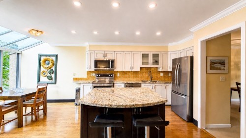 2387 Quayside Court, Vancouver, BC - Indoor
