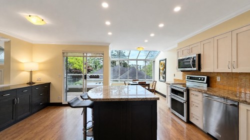 2387 Quayside Court, Vancouver, BC - Indoor Photo Showing Kitchen With Upgraded Kitchen