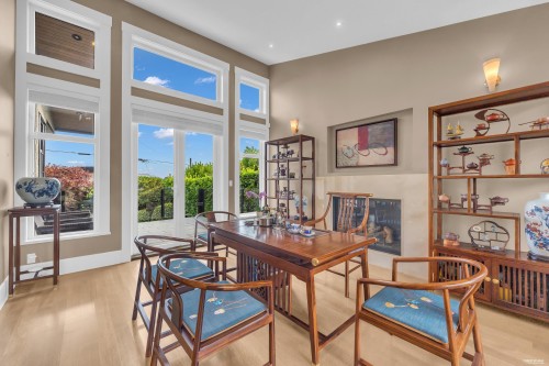 1139 Esquimalt Avenue, West Vancouver, BC - Indoor With Fireplace