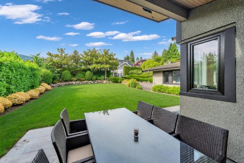 1139 Esquimalt Avenue, West Vancouver, BC - Outdoor