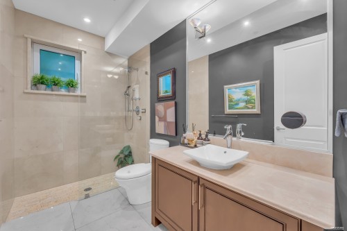 1139 Esquimalt Avenue, West Vancouver, BC - Indoor Photo Showing Bathroom