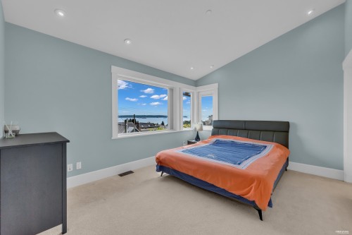 1139 Esquimalt Avenue, West Vancouver, BC - Indoor Photo Showing Bedroom