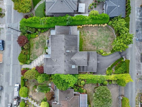 1139 Esquimalt Avenue, West Vancouver, BC - Outdoor