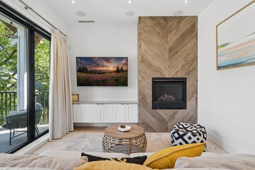 3363 15Th Avenue W, Vancouver, BC - Indoor Photo Showing Living Room With Fireplace