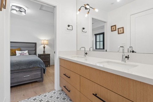 3363 15Th Avenue W, Vancouver, BC - Indoor Photo Showing Bedroom