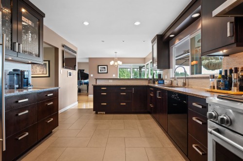 3883 Delbrook Avenue, North Vancouver, BC - Indoor Photo Showing Kitchen With Upgraded Kitchen