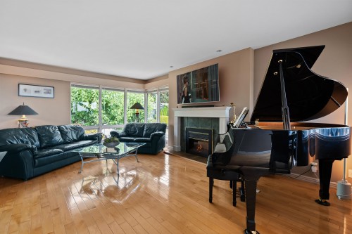 3883 Delbrook Avenue, North Vancouver, BC - Indoor Photo Showing Living Room With Fireplace