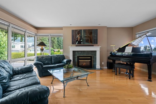 3883 Delbrook Avenue, North Vancouver, BC - Indoor Photo Showing Living Room With Fireplace
