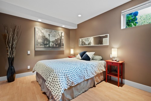 3883 Delbrook Avenue, North Vancouver, BC - Indoor Photo Showing Bedroom