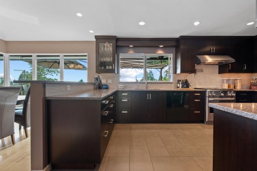 3883 Delbrook Avenue, North Vancouver, BC - Indoor Photo Showing Kitchen