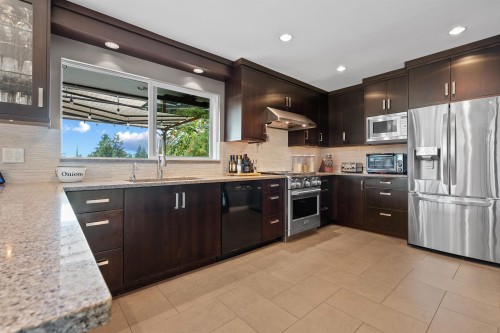 3883 Delbrook Avenue, North Vancouver, BC - Indoor Photo Showing Kitchen With Upgraded Kitchen