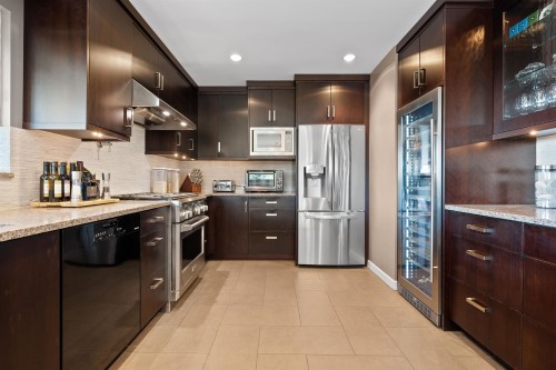 3883 Delbrook Avenue, North Vancouver, BC - Indoor Photo Showing Kitchen With Upgraded Kitchen
