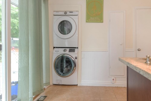 21727 Ridgeway Crescent, Maple Ridge, BC - Indoor Photo Showing Laundry Room