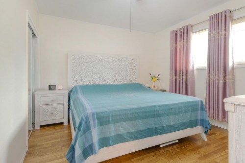21727 Ridgeway Crescent, Maple Ridge, BC - Indoor Photo Showing Bedroom