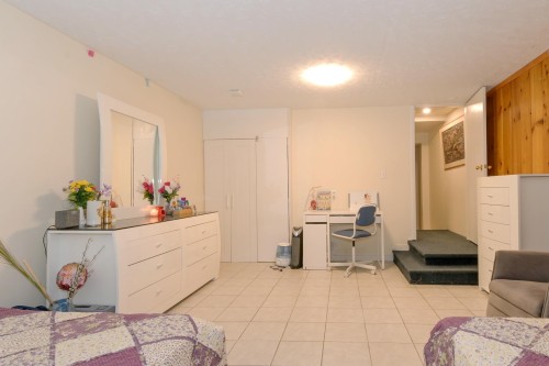 21727 Ridgeway Crescent, Maple Ridge, BC - Indoor Photo Showing Bedroom