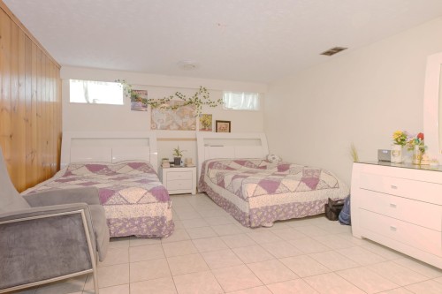21727 Ridgeway Crescent, Maple Ridge, BC - Indoor Photo Showing Bedroom