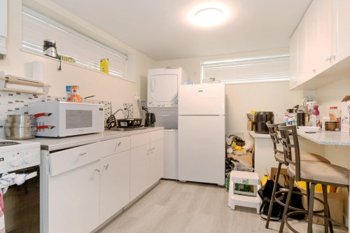21727 Ridgeway Crescent, Maple Ridge, BC - Indoor Photo Showing Kitchen