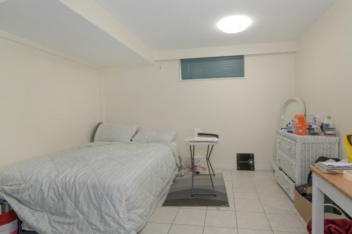 21727 Ridgeway Crescent, Maple Ridge, BC - Indoor Photo Showing Bedroom