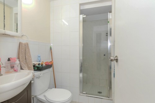 21727 Ridgeway Crescent, Maple Ridge, BC - Indoor Photo Showing Bathroom