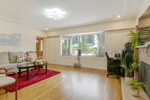 21727 Ridgeway Crescent, Maple Ridge, BC - Indoor Photo Showing Living Room