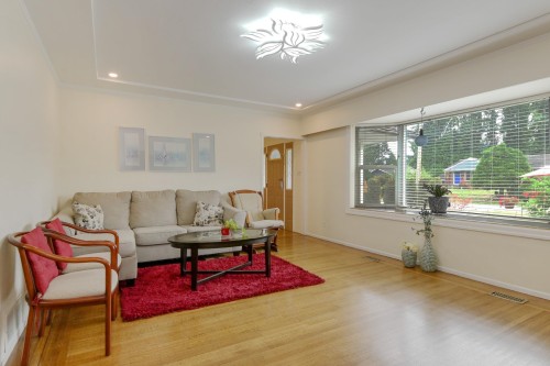 21727 Ridgeway Crescent, Maple Ridge, BC - Indoor Photo Showing Living Room