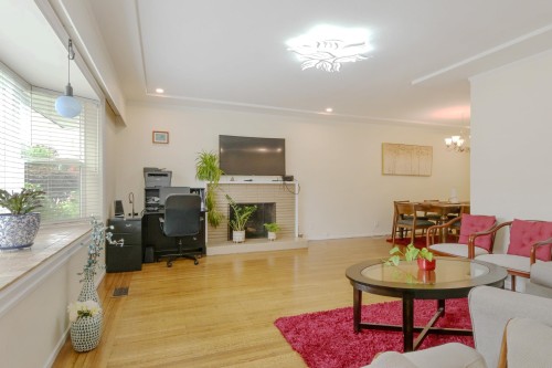 21727 Ridgeway Crescent, Maple Ridge, BC - Indoor Photo Showing Living Room