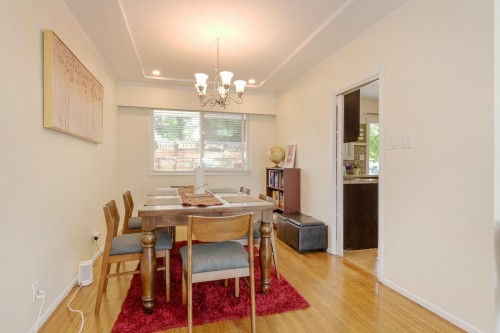 21727 Ridgeway Crescent, Maple Ridge, BC - Indoor Photo Showing Dining Room