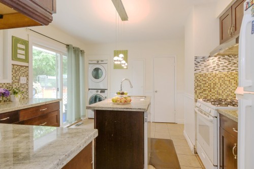 21727 Ridgeway Crescent, Maple Ridge, BC - Indoor Photo Showing Kitchen