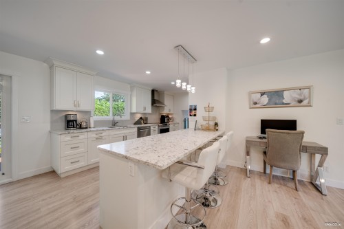 1047 Spar Drive, Coquitlam, BC - Indoor Photo Showing Kitchen
