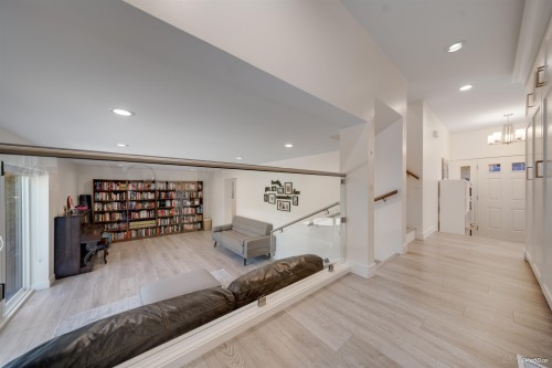 1047 Spar Drive, Coquitlam, BC - Indoor Photo Showing Other Room