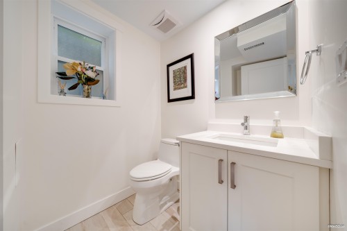 1047 Spar Drive, Coquitlam, BC - Indoor Photo Showing Bathroom