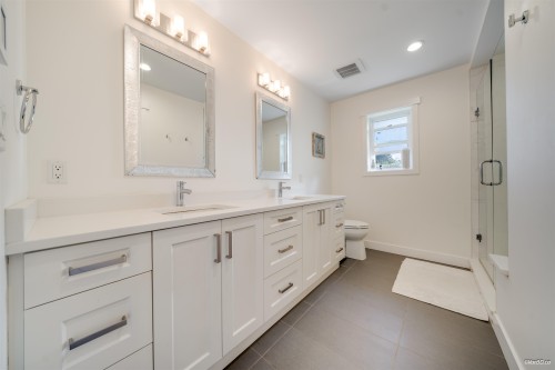 1047 Spar Drive, Coquitlam, BC - Indoor Photo Showing Bathroom