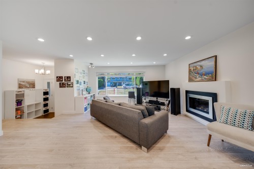 1047 Spar Drive, Coquitlam, BC - Indoor Photo Showing Living Room With Fireplace