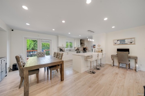 1047 Spar Drive, Coquitlam, BC - Indoor Photo Showing Dining Room