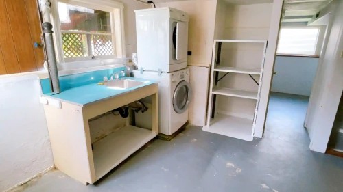 2308 Jefferson Avenue, West Vancouver, BC - Indoor Photo Showing Laundry Room