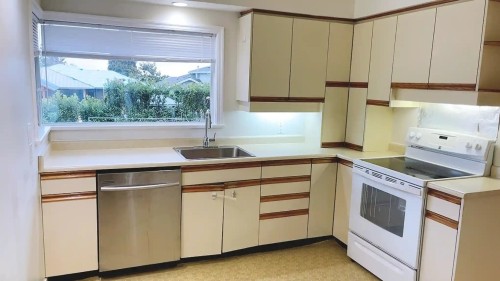 2308 Jefferson Avenue, West Vancouver, BC - Indoor Photo Showing Kitchen