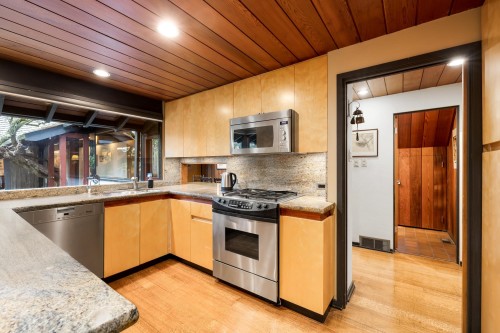 6821 Laurel Street, Vancouver, BC - Indoor Photo Showing Kitchen