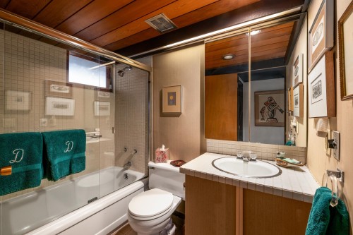 6821 Laurel Street, Vancouver, BC - Indoor Photo Showing Bathroom