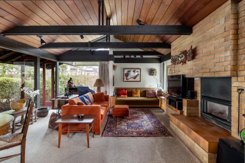 6821 Laurel Street, Vancouver, BC - Indoor Photo Showing Living Room With Fireplace
