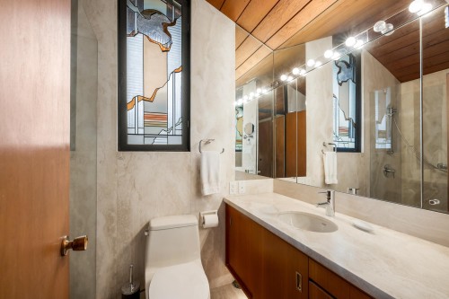 6821 Laurel Street, Vancouver, BC - Indoor Photo Showing Bathroom