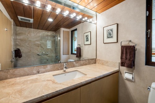 6821 Laurel Street, Vancouver, BC - Indoor Photo Showing Bathroom