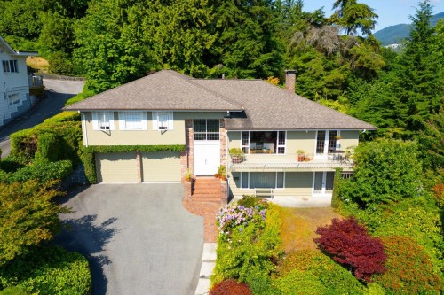 805 Younette Drive  West Vancouver, BC V7T 1T1